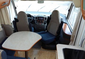 venta-autocaravana-2-mano-en-oviedo-hymer-b504-sl-sala-de-estar