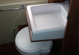 venta-de-segunda-mano-oviedo-furgoneta-fiat-ducato-mac-louis-menfys-van-3ds-camper-detalle-bano