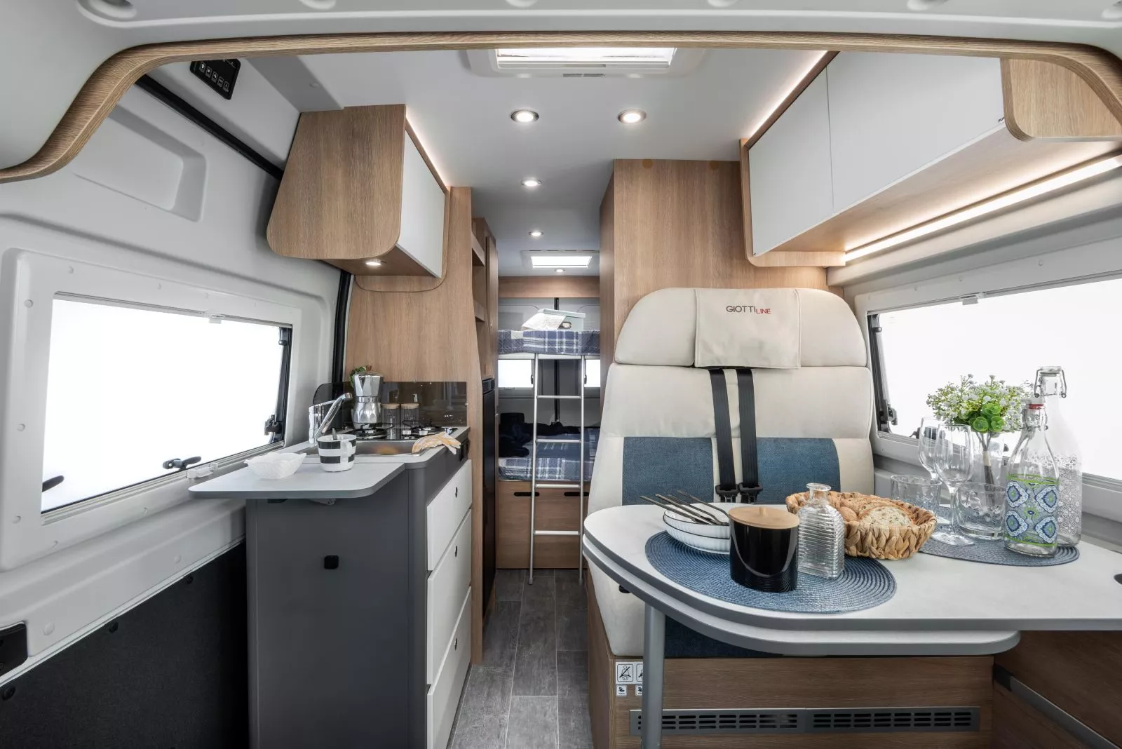 van-60-be-young-001_28f4eb1dbf37cdad9e9db70c1d205773