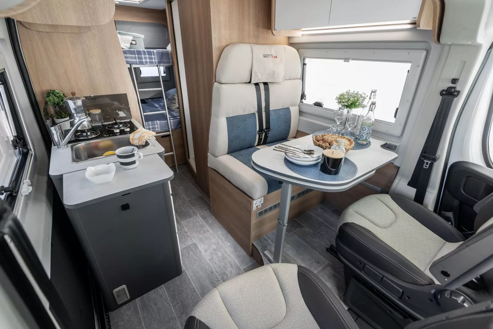 van-60-be-young-002_4466482ad0a6812b5754ad91e6ba50b9