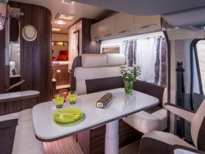 fiat-ducato-benimar-sport-323-mesa-comedor