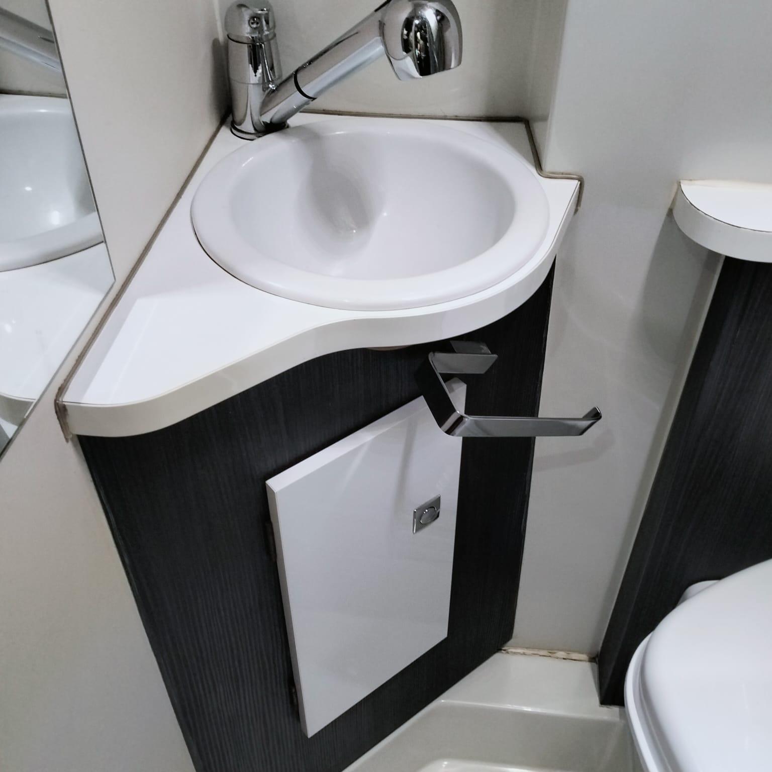 74903748-de27-4ced-929d-09e003daeab8 74903748-de27-4ced-929d-09e003daeab8