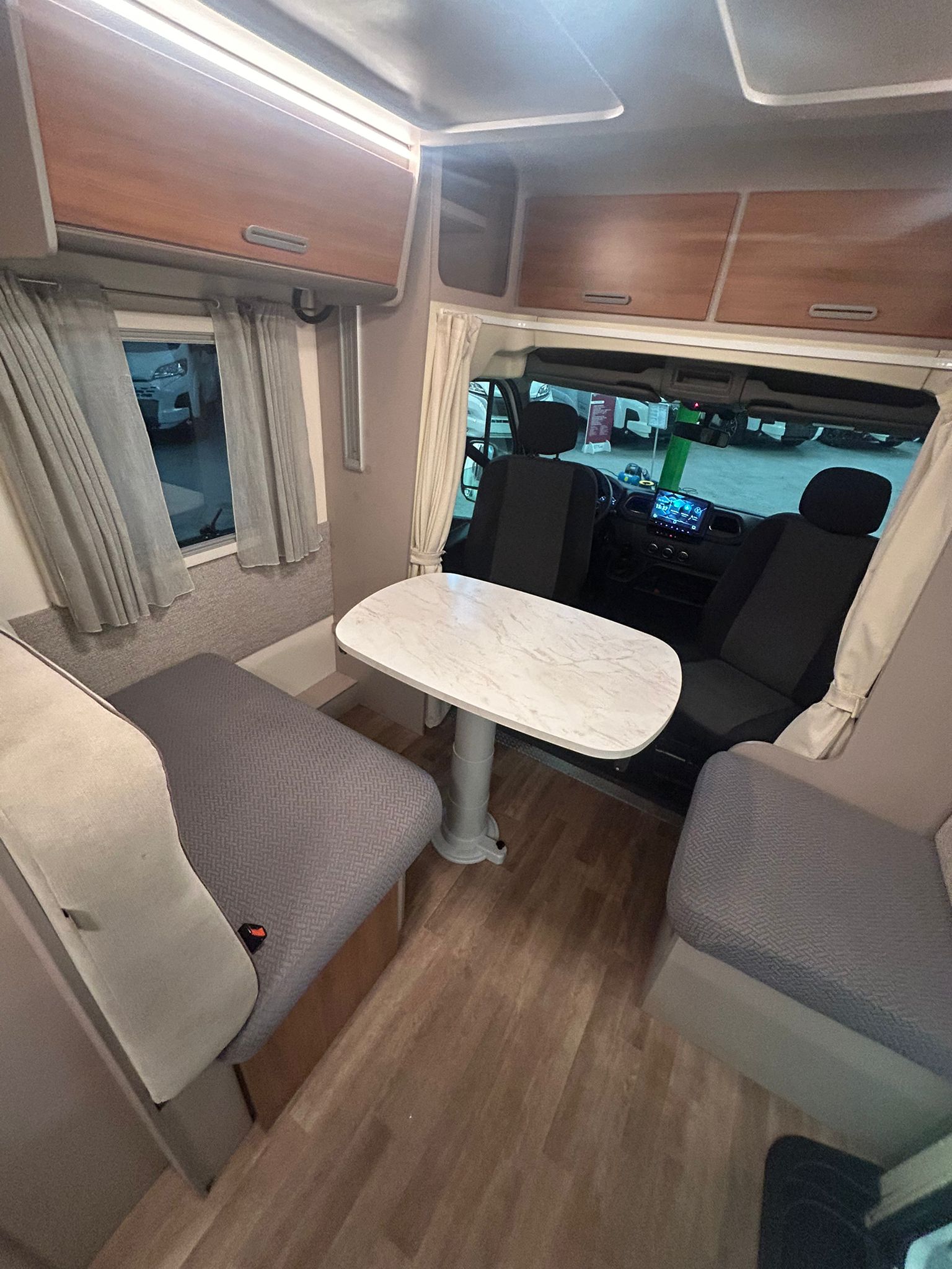 0afb9cf7-270f-4d02-baa4-3e0d6d54e047