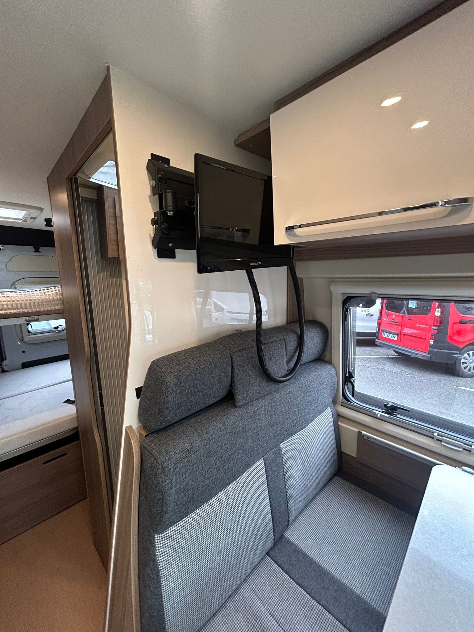 9b149546-2d34-4c8a-9693-60f143518085